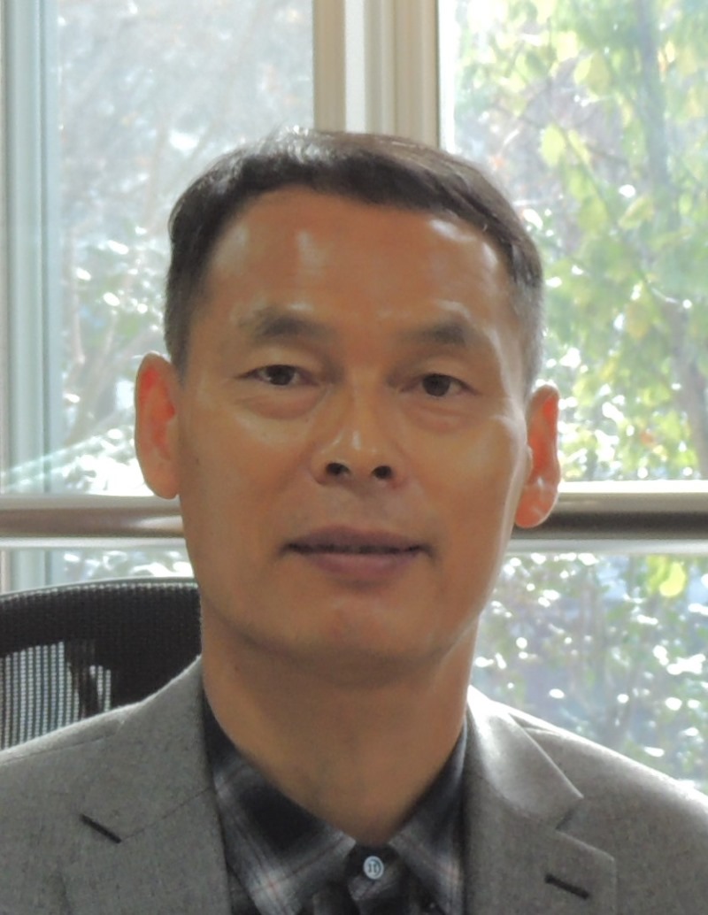 정승욱 교장선생님(증명사진).jpg